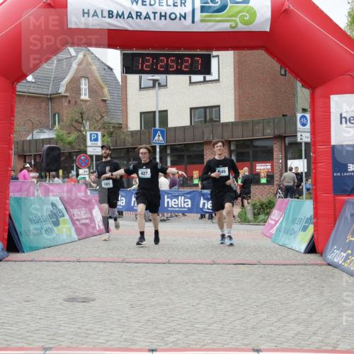 10.05.2026 - 8. Wedeler Halbmarathon Yannick Fuchs http://msf.ph/oto/9732776 10.05.2026 12:25:25 Ziel 427, 445, 501 meine-sportfotos.de