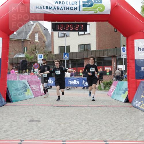 10.05.2026 - 8. Wedeler Halbmarathon Yannick Fuchs http://msf.ph/oto/9732779 10.05.2026 12:25:25 Ziel 427, 445, 501 meine-sportfotos.de