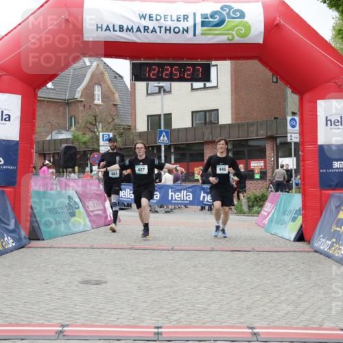 10.05.2026 - 8. Wedeler Halbmarathon Yannick Fuchs http://msf.ph/oto/9732781 10.05.2026 12:25:25 Ziel 427, 445, 501 meine-sportfotos.de