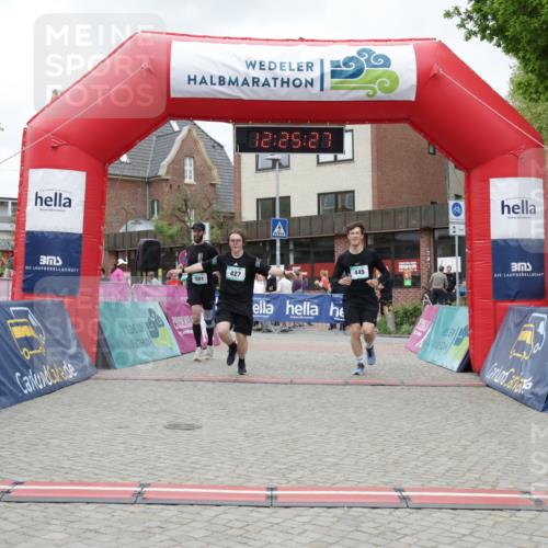 10.05.2026 - 8. Wedeler Halbmarathon Yannick Fuchs http://msf.ph/oto/9732783 10.05.2026 12:25:25 Ziel 427, 445, 501 meine-sportfotos.de