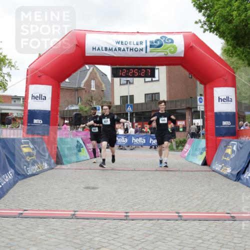 10.05.2026 - 8. Wedeler Halbmarathon Yannick Fuchs http://msf.ph/oto/9732785 10.05.2026 12:25:25 Ziel 427, 445, 501 meine-sportfotos.de
