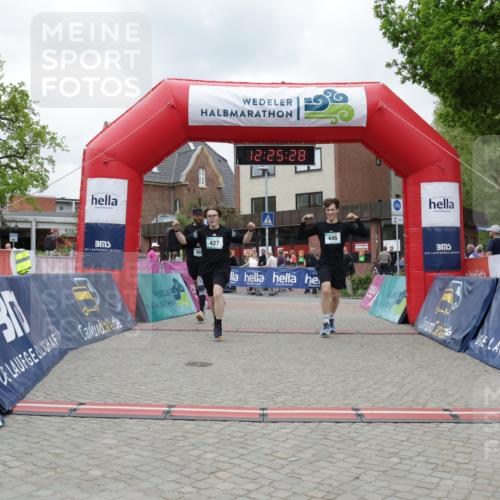 10.05.2026 - 8. Wedeler Halbmarathon Yannick Fuchs http://msf.ph/oto/9732789 10.05.2026 12:25:26 Ziel 427, 445, 501 meine-sportfotos.de