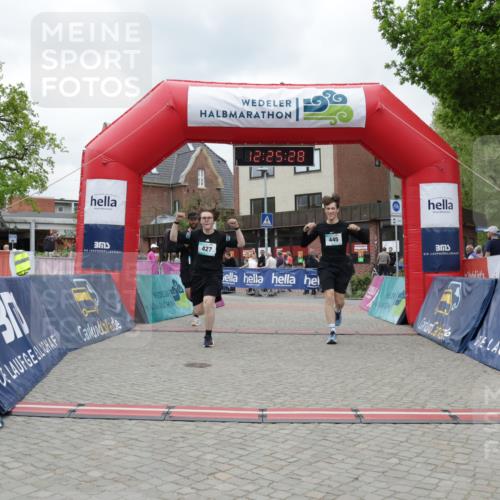 10.05.2026 - 8. Wedeler Halbmarathon Yannick Fuchs http://msf.ph/oto/9732791 10.05.2026 12:25:26 Ziel 427, 445, 501 meine-sportfotos.de