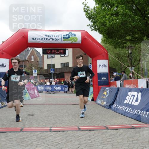 10.05.2026 - 8. Wedeler Halbmarathon Yannick Fuchs http://msf.ph/oto/9732801 10.05.2026 12:25:27 Ziel 427, 445, 501 meine-sportfotos.de