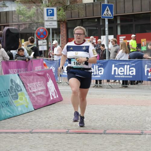 10.05.2026 - 8. Wedeler Halbmarathon Yannick Fuchs http://msf.ph/oto/9732811 10.05.2026 11:47:29 Ziel 160, 199, 826 meine-sportfotos.de