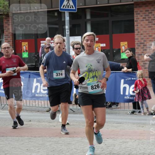 10.05.2026 - 8. Wedeler Halbmarathon Yannick Fuchs http://msf.ph/oto/9732833 10.05.2026 11:47:32 Ziel 160, 198, 199, 564, 826, 1041 meine-sportfotos.de