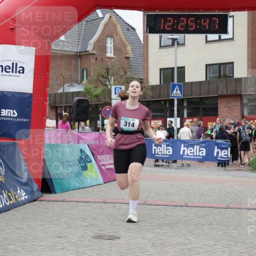10.05.2026 - 8. Wedeler Halbmarathon Yannick Fuchs http://msf.ph/oto/9732855 10.05.2026 12:25:45 Ziel 292, 314, 550 meine-sportfotos.de