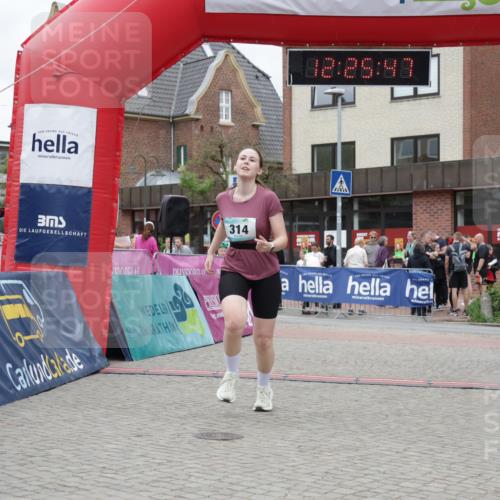 10.05.2026 - 8. Wedeler Halbmarathon Yannick Fuchs http://msf.ph/oto/9732857 10.05.2026 12:25:45 Ziel 292, 314, 550 meine-sportfotos.de