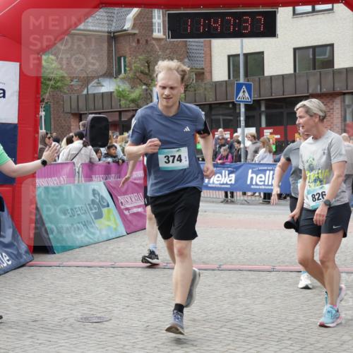 10.05.2026 - 8. Wedeler Halbmarathon Yannick Fuchs http://msf.ph/oto/9732862 10.05.2026 11:47:35 Ziel 160, 198, 564, 826, 1041 meine-sportfotos.de