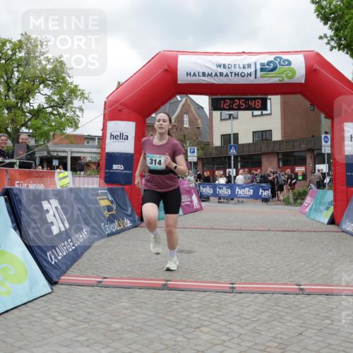 10.05.2026 - 8. Wedeler Halbmarathon Yannick Fuchs http://msf.ph/oto/9732867 10.05.2026 12:25:46 Ziel 292, 314, 550 meine-sportfotos.de
