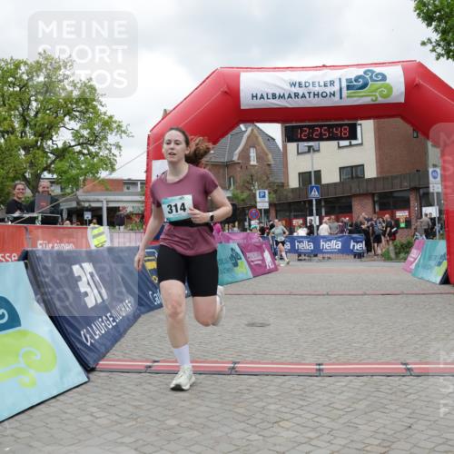 10.05.2026 - 8. Wedeler Halbmarathon Yannick Fuchs http://msf.ph/oto/9732872 10.05.2026 12:25:47 Ziel 292, 314, 550 meine-sportfotos.de