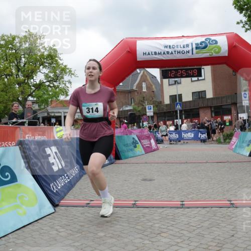 10.05.2026 - 8. Wedeler Halbmarathon Yannick Fuchs http://msf.ph/oto/9732873 10.05.2026 12:25:47 Ziel 292, 314, 550 meine-sportfotos.de