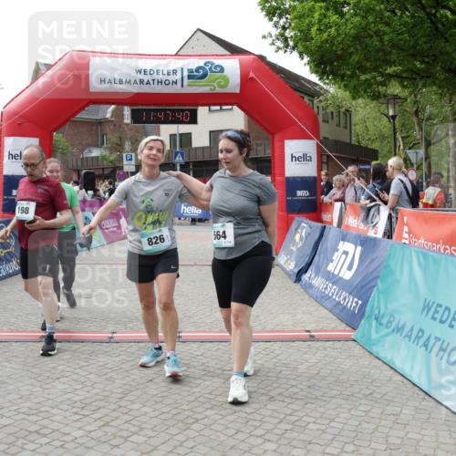 10.05.2026 - 8. Wedeler Halbmarathon Yannick Fuchs http://msf.ph/oto/9732891 10.05.2026 11:47:38 Ziel 198, 564, 826, 1041, 2010 meine-sportfotos.de