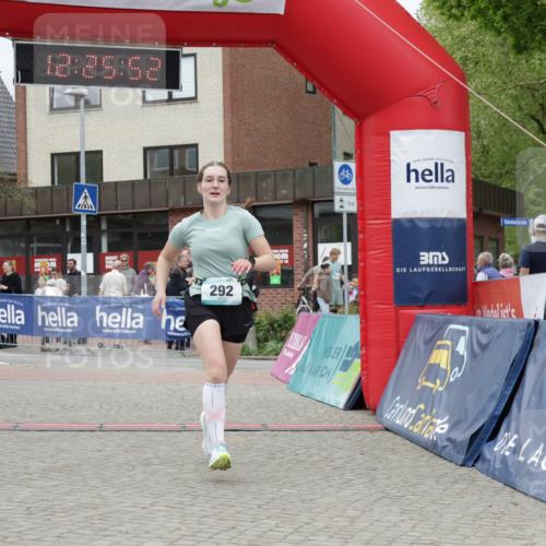 10.05.2026 - 8. Wedeler Halbmarathon Yannick Fuchs http://msf.ph/oto/9732893 10.05.2026 12:25:50 Ziel 292, 314, 550 meine-sportfotos.de