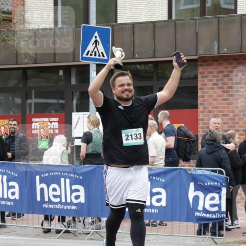 10.05.2026 - 8. Wedeler Halbmarathon Yannick Fuchs http://msf.ph/oto/9732899 10.05.2026 12:26:15 Ziel 2133 meine-sportfotos.de