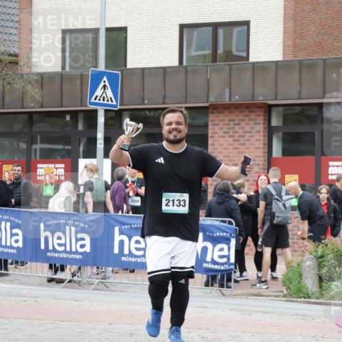 10.05.2026 - 8. Wedeler Halbmarathon Yannick Fuchs http://msf.ph/oto/9732902 10.05.2026 12:26:16 Ziel 2133 meine-sportfotos.de
