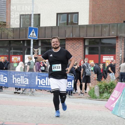 10.05.2026 - 8. Wedeler Halbmarathon Yannick Fuchs http://msf.ph/oto/9732906 10.05.2026 12:26:17 Ziel 2133 meine-sportfotos.de