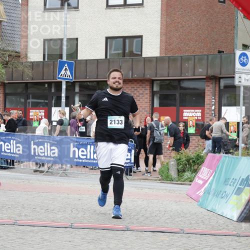 10.05.2026 - 8. Wedeler Halbmarathon Yannick Fuchs http://msf.ph/oto/9732910 10.05.2026 12:26:17 Ziel 2133 meine-sportfotos.de