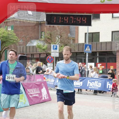 10.05.2026 - 8. Wedeler Halbmarathon Yannick Fuchs http://msf.ph/oto/9732914 10.05.2026 11:47:42 Ziel 2010 meine-sportfotos.de