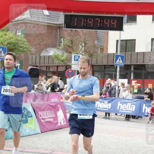 10.05.2026 - 8. Wedeler Halbmarathon Yannick Fuchs http://msf.ph/oto/9732916 10.05.2026 11:47:42 Ziel 2010 meine-sportfotos.de