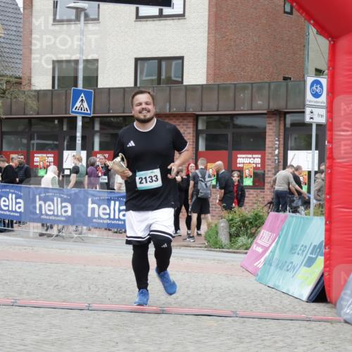 10.05.2026 - 8. Wedeler Halbmarathon Yannick Fuchs http://msf.ph/oto/9732917 10.05.2026 12:26:17 Ziel 2133 meine-sportfotos.de
