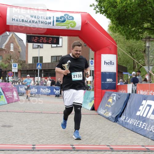 10.05.2026 - 8. Wedeler Halbmarathon Yannick Fuchs http://msf.ph/oto/9732921 10.05.2026 12:26:19 Ziel 716, 2133 meine-sportfotos.de