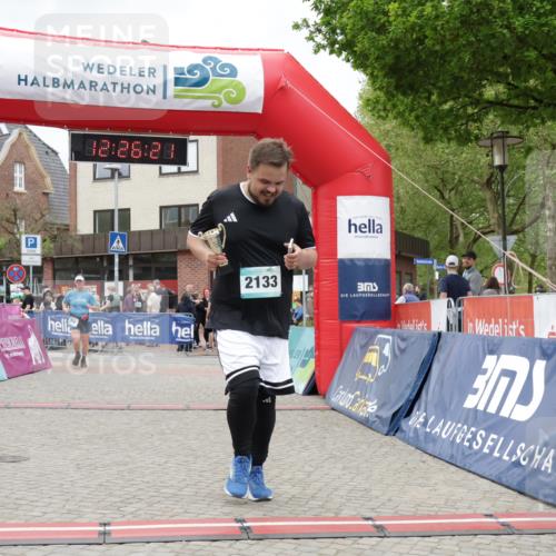 10.05.2026 - 8. Wedeler Halbmarathon Yannick Fuchs http://msf.ph/oto/9732922 10.05.2026 12:26:19 Ziel 716, 2133 meine-sportfotos.de