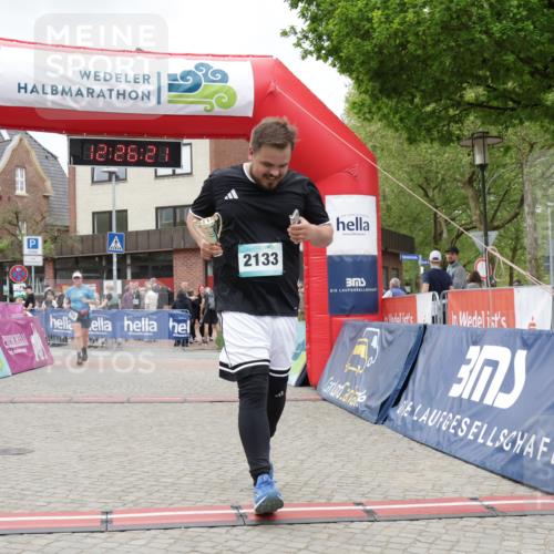 10.05.2026 - 8. Wedeler Halbmarathon Yannick Fuchs http://msf.ph/oto/9732925 10.05.2026 12:26:20 Ziel 716, 2133 meine-sportfotos.de