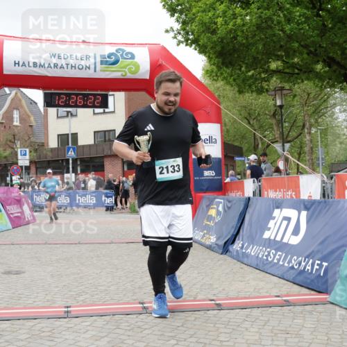 10.05.2026 - 8. Wedeler Halbmarathon Yannick Fuchs http://msf.ph/oto/9732927 10.05.2026 12:26:20 Ziel 716, 2133 meine-sportfotos.de