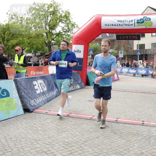 10.05.2026 - 8. Wedeler Halbmarathon Yannick Fuchs http://msf.ph/oto/9732928 10.05.2026 11:47:44 Ziel 362, 919, 2010 meine-sportfotos.de