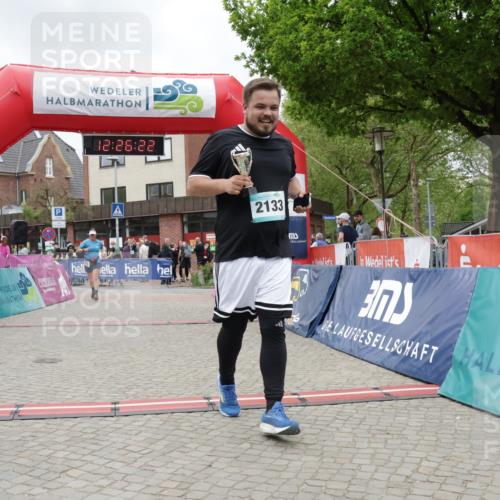 10.05.2026 - 8. Wedeler Halbmarathon Yannick Fuchs http://msf.ph/oto/9732929 10.05.2026 12:26:20 Ziel 716, 2133 meine-sportfotos.de
