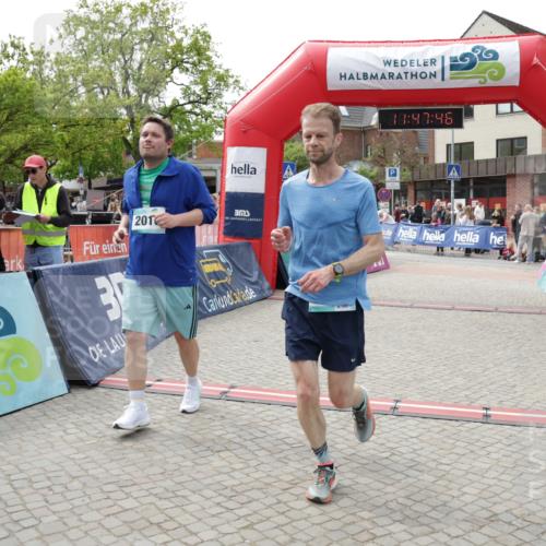 10.05.2026 - 8. Wedeler Halbmarathon Yannick Fuchs http://msf.ph/oto/9732932 10.05.2026 11:47:44 Ziel 362, 919, 2010 meine-sportfotos.de