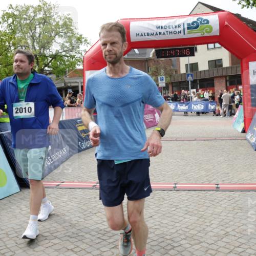 10.05.2026 - 8. Wedeler Halbmarathon Yannick Fuchs http://msf.ph/oto/9732935 10.05.2026 11:47:44 Ziel 362, 919, 2010 meine-sportfotos.de