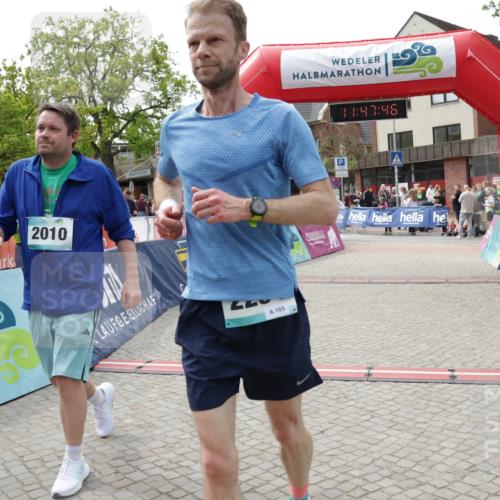 10.05.2026 - 8. Wedeler Halbmarathon Yannick Fuchs http://msf.ph/oto/9732937 10.05.2026 11:47:44 Ziel 362, 919, 2010 meine-sportfotos.de