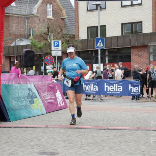 10.05.2026 - 8. Wedeler Halbmarathon Yannick Fuchs http://msf.ph/oto/9732938 10.05.2026 12:26:22 Ziel 716, 2133 meine-sportfotos.de