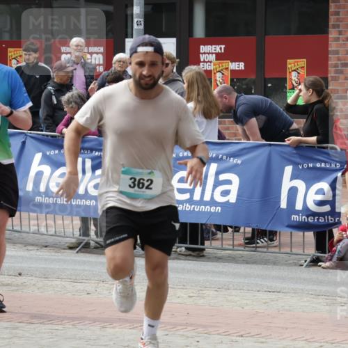 10.05.2026 - 8. Wedeler Halbmarathon Yannick Fuchs http://msf.ph/oto/9732939 10.05.2026 11:47:47 Ziel 362, 919, 2010 meine-sportfotos.de