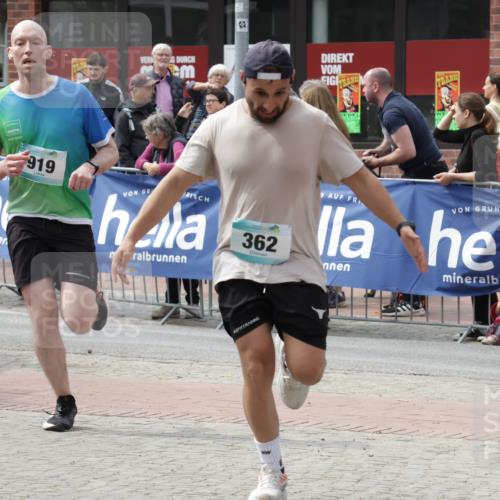 10.05.2026 - 8. Wedeler Halbmarathon Yannick Fuchs http://msf.ph/oto/9732942 10.05.2026 11:47:47 Ziel 362, 919, 2010 meine-sportfotos.de