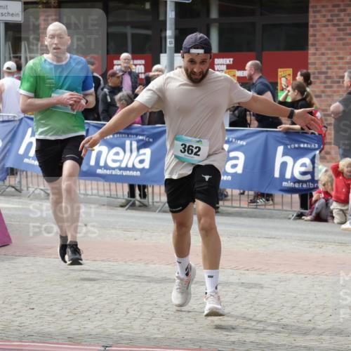 10.05.2026 - 8. Wedeler Halbmarathon Yannick Fuchs http://msf.ph/oto/9732945 10.05.2026 11:47:47 Ziel 362, 919, 2010 meine-sportfotos.de