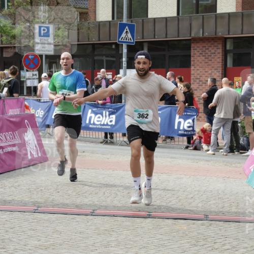 10.05.2026 - 8. Wedeler Halbmarathon Yannick Fuchs http://msf.ph/oto/9732949 10.05.2026 11:47:47 Ziel 362, 919, 2010 meine-sportfotos.de