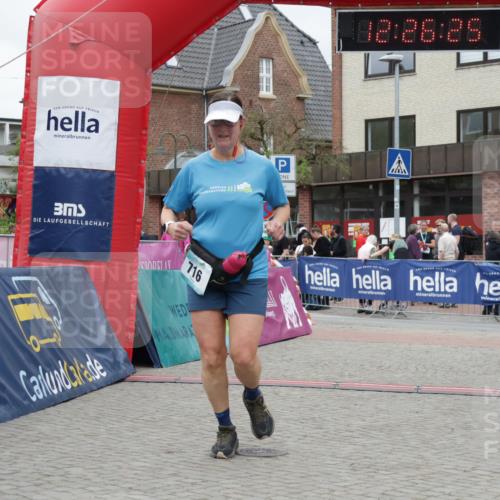 10.05.2026 - 8. Wedeler Halbmarathon Yannick Fuchs http://msf.ph/oto/9732951 10.05.2026 12:26:23 Ziel 716, 2133 meine-sportfotos.de