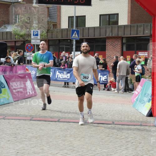 10.05.2026 - 8. Wedeler Halbmarathon Yannick Fuchs http://msf.ph/oto/9732953 10.05.2026 11:47:48 Ziel 362, 919, 2010 meine-sportfotos.de