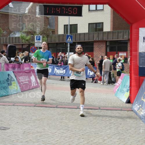 10.05.2026 - 8. Wedeler Halbmarathon Yannick Fuchs http://msf.ph/oto/9732954 10.05.2026 11:47:48 Ziel 362, 919, 2010 meine-sportfotos.de