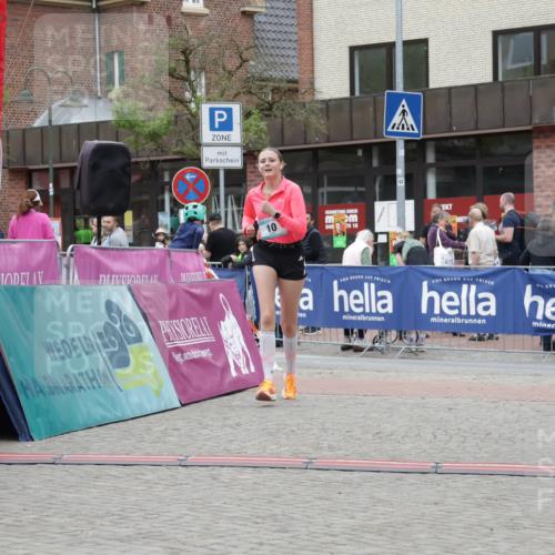 10.05.2026 - 8. Wedeler Halbmarathon Yannick Fuchs http://msf.ph/oto/9732968 10.05.2026 12:26:48 Ziel 10 meine-sportfotos.de