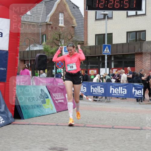 10.05.2026 - 8. Wedeler Halbmarathon Yannick Fuchs http://msf.ph/oto/9732974 10.05.2026 12:26:49 Ziel 10 meine-sportfotos.de