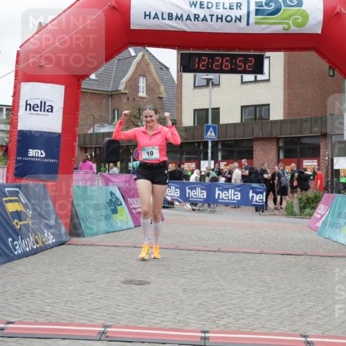 10.05.2026 - 8. Wedeler Halbmarathon Yannick Fuchs http://msf.ph/oto/9732982 10.05.2026 12:26:50 Ziel 10 meine-sportfotos.de