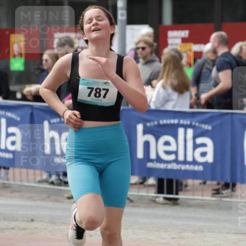 10.05.2026 - 8. Wedeler Halbmarathon Yannick Fuchs http://msf.ph/oto/9732983 10.05.2026 11:47:54 Ziel 362, 787, 919 meine-sportfotos.de