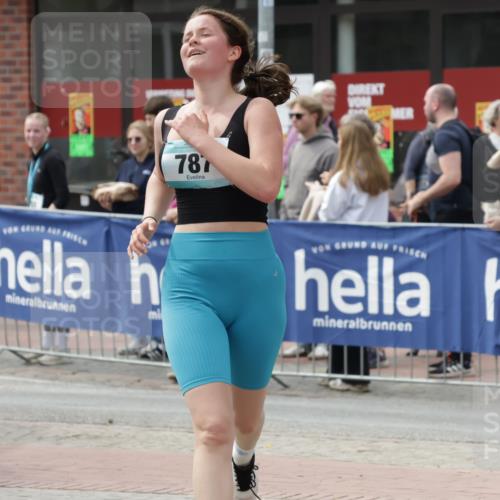 10.05.2026 - 8. Wedeler Halbmarathon Yannick Fuchs http://msf.ph/oto/9732984 10.05.2026 11:47:54 Ziel 362, 787, 919 meine-sportfotos.de