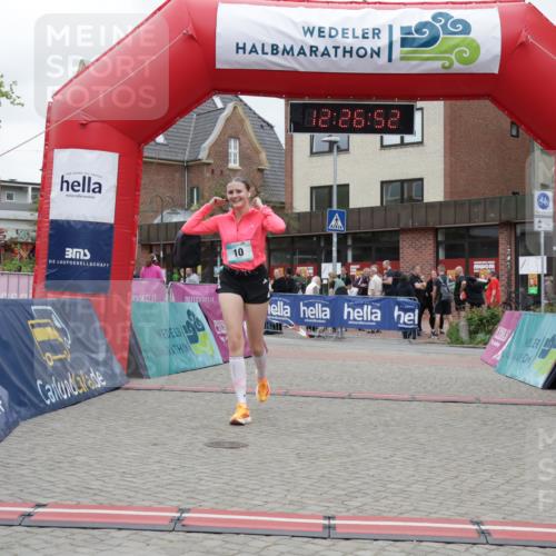 10.05.2026 - 8. Wedeler Halbmarathon Yannick Fuchs http://msf.ph/oto/9732985 10.05.2026 12:26:50 Ziel 10 meine-sportfotos.de
