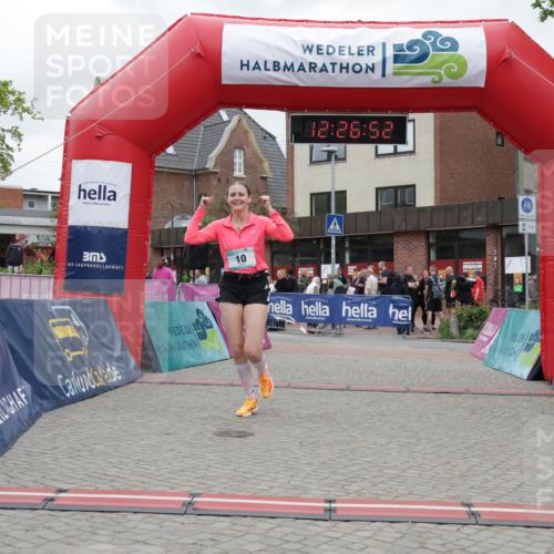 10.05.2026 - 8. Wedeler Halbmarathon Yannick Fuchs http://msf.ph/oto/9732987 10.05.2026 12:26:50 Ziel 10 meine-sportfotos.de