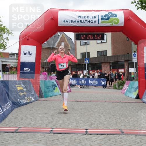 10.05.2026 - 8. Wedeler Halbmarathon Yannick Fuchs http://msf.ph/oto/9732989 10.05.2026 12:26:50 Ziel 10 meine-sportfotos.de